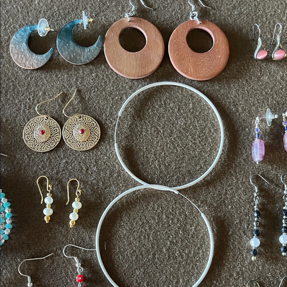 Chic Multicolor Earring Collection - Picture 4 of 7